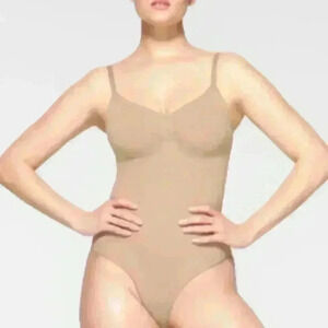 SKIMS Tan Adjustable Straps Sculpting Seamless Brief Snaps Bodysuit Size…